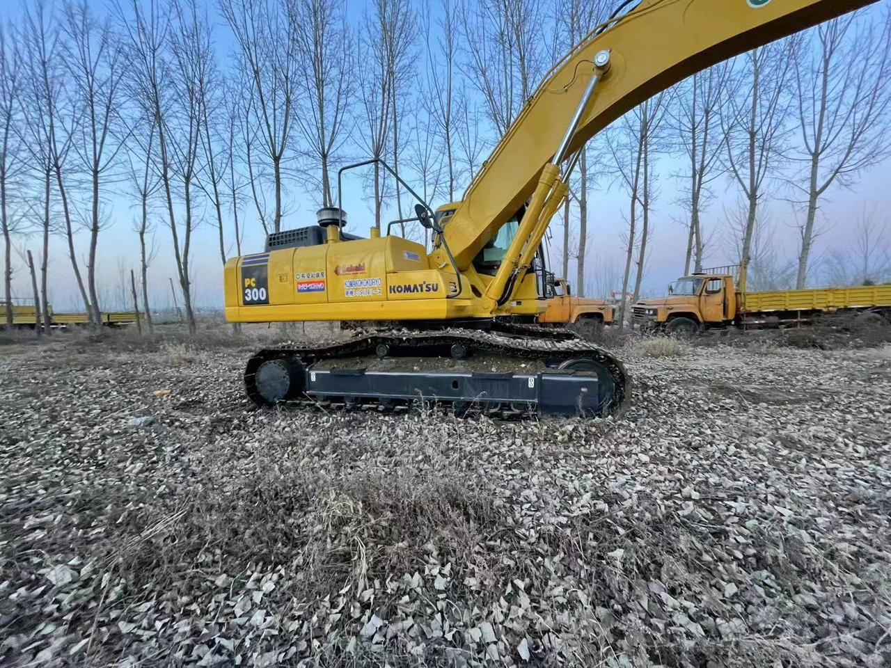 KOMATSU PC300-7 - 履带式挖掘机:图1 KOMATSU PC300-7 - 履带式挖掘机:图1