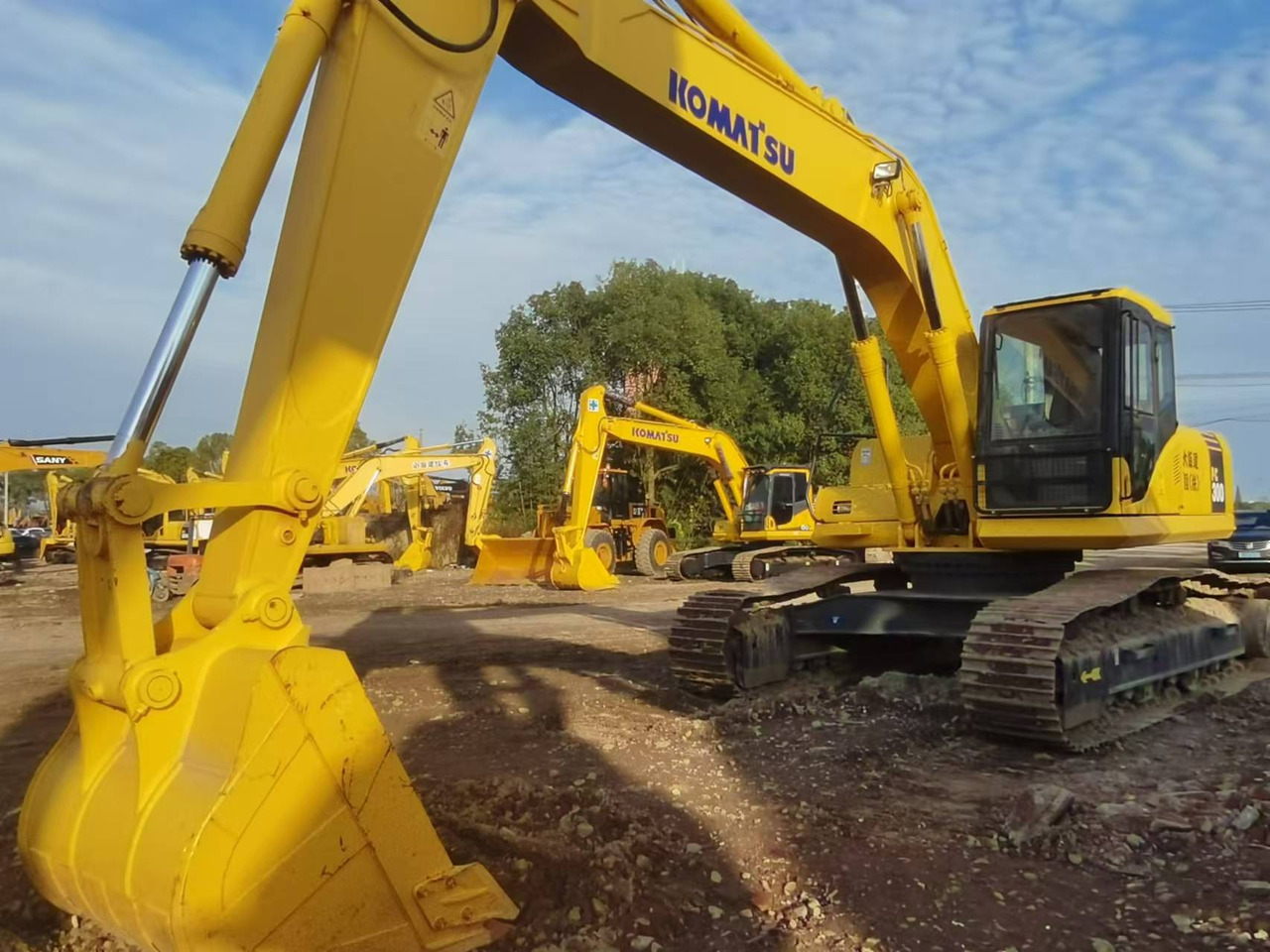 KOMATSU PC300-7 - 履带式挖掘机:图1 KOMATSU PC300-7 - 履带式挖掘机:图1