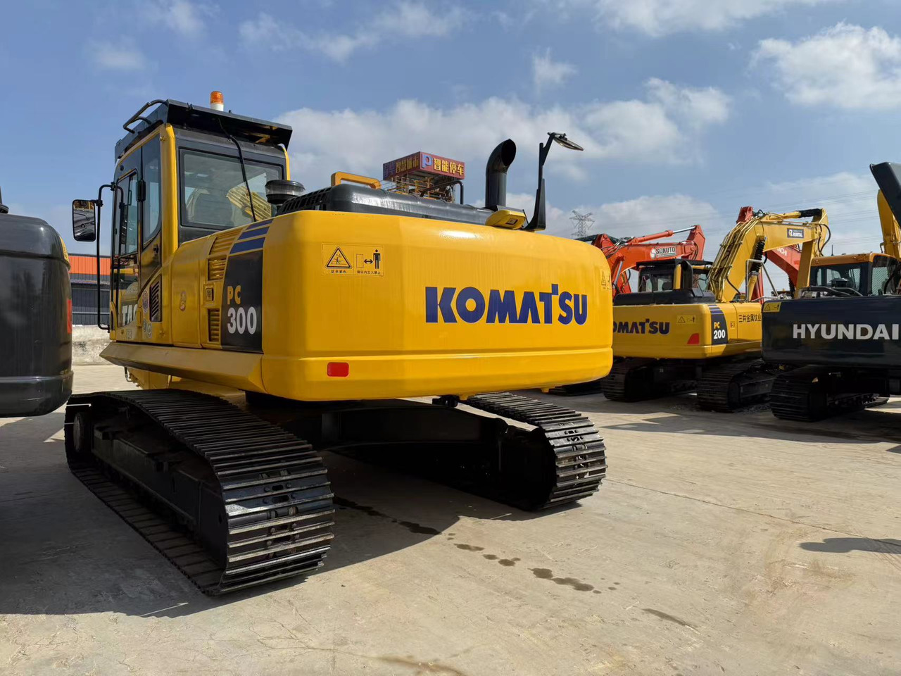 KOMATSU PC300-8 - 履带式挖掘机:图2 KOMATSU PC300-8 - 履带式挖掘机:图2