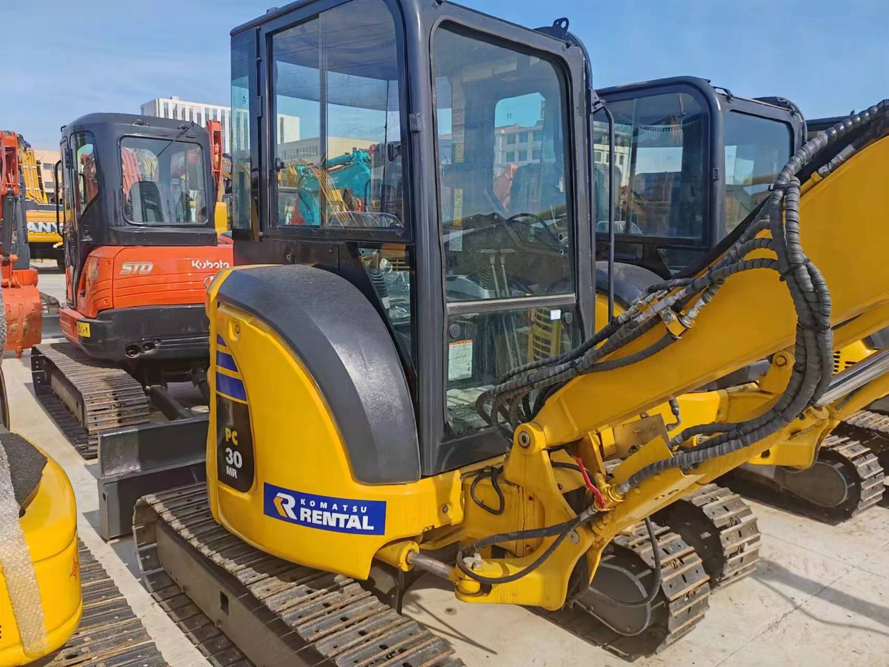 KOMATSU PC30 - 履带式挖掘机:图1 KOMATSU PC30 - 履带式挖掘机:图1