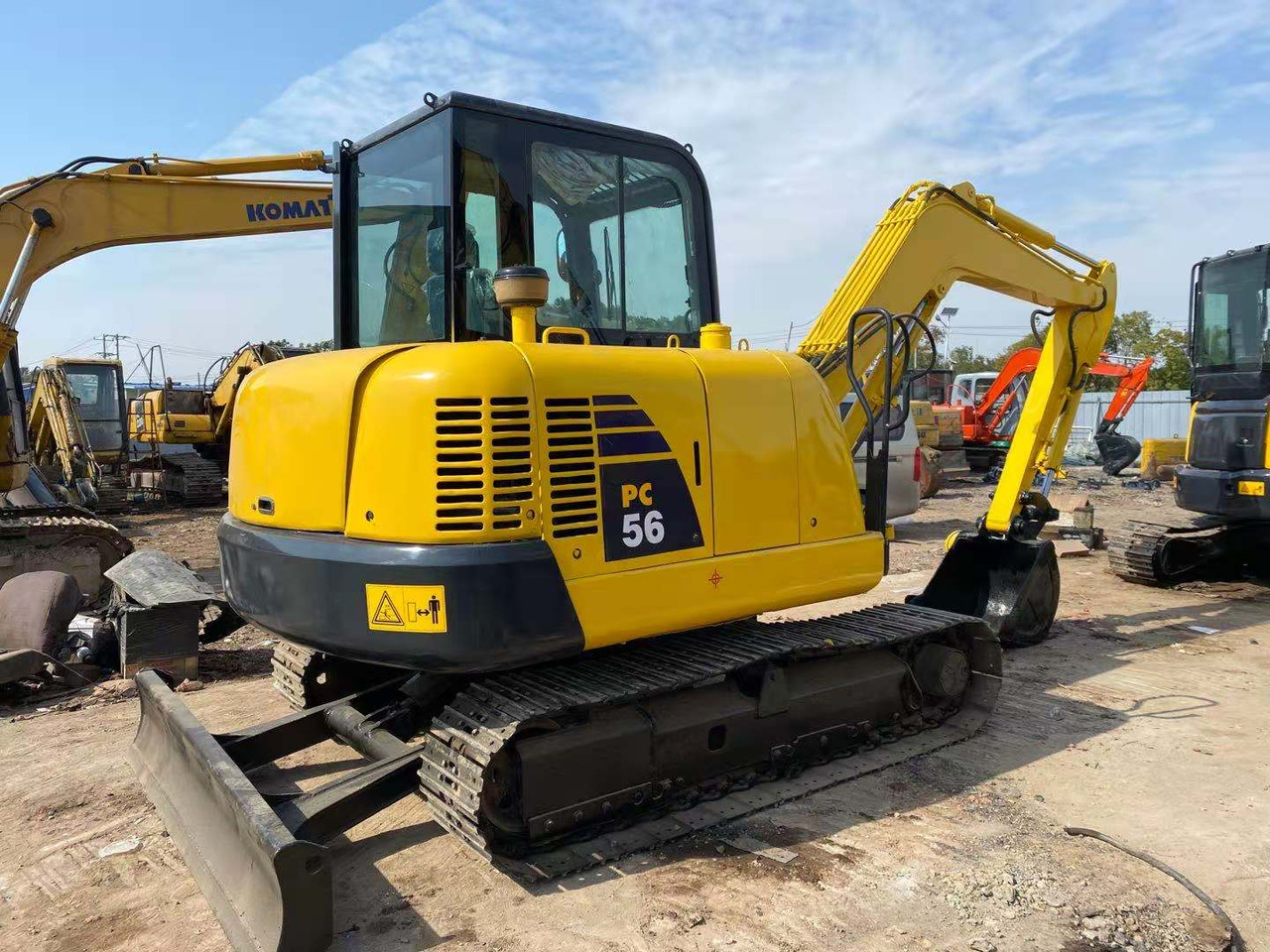 KOMATSU PC56 - 履带式挖掘机:图1 KOMATSU PC56 - 履带式挖掘机:图1