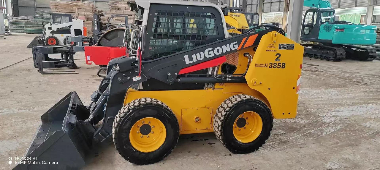 Liugong CLG385B - 滑移装载机:图1 Liugong CLG385B - 滑移装载机:图1