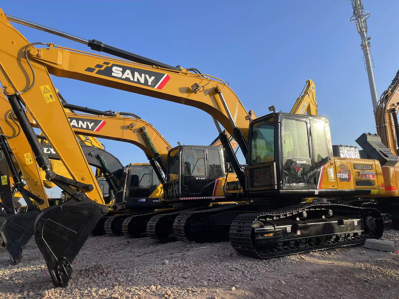 SANY SY235C - 履带式挖掘机:图1 SANY SY235C - 履带式挖掘机:图1