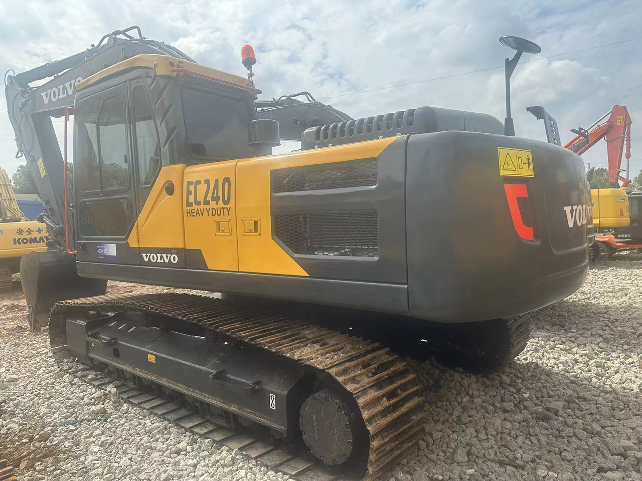 VOLVO EC240 - 履带式挖掘机:图1 VOLVO EC240 - 履带式挖掘机:图1