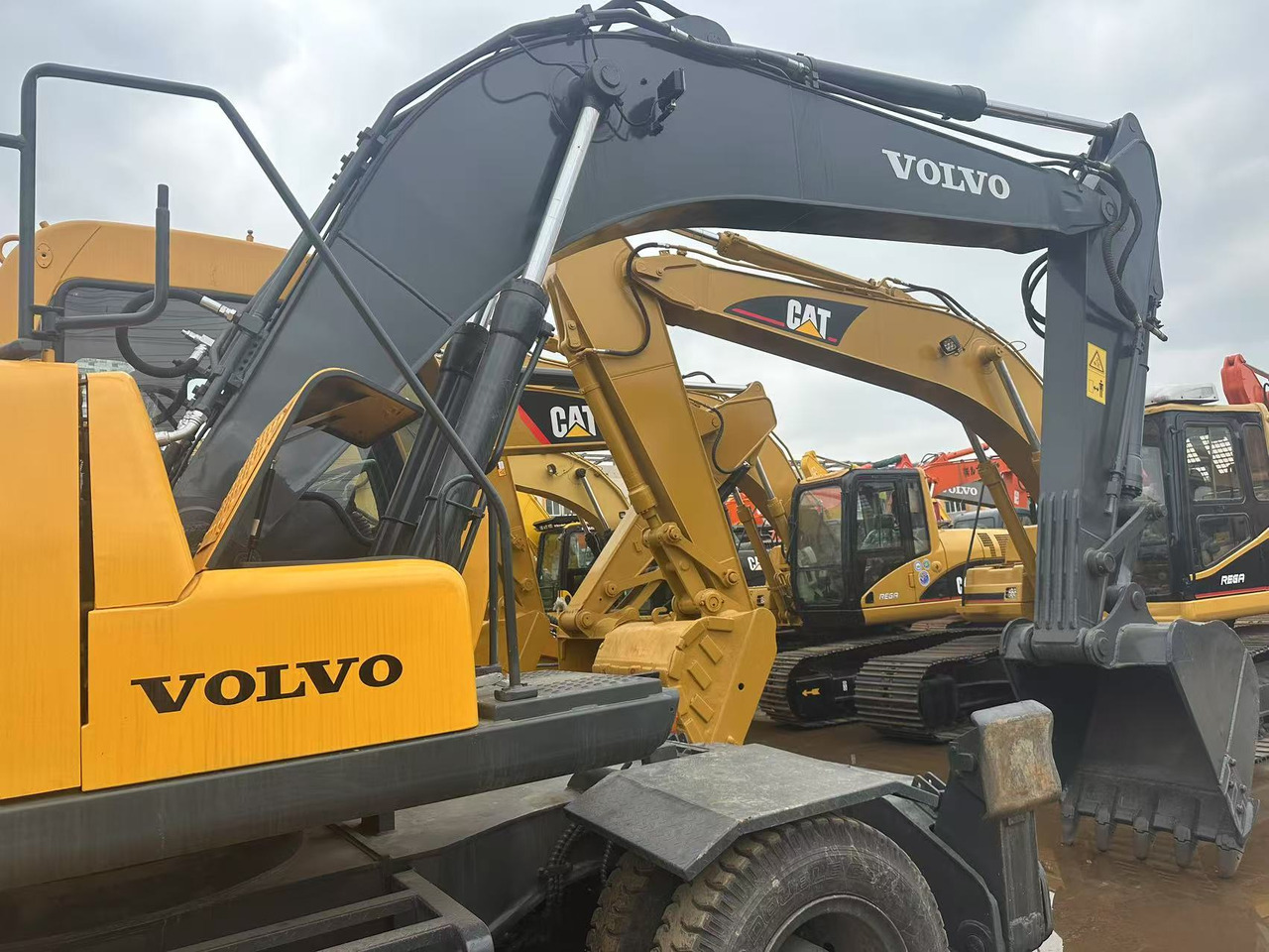VOLVO EW170BLC - 轮式挖掘机:图2 VOLVO EW170BLC - 轮式挖掘机:图2