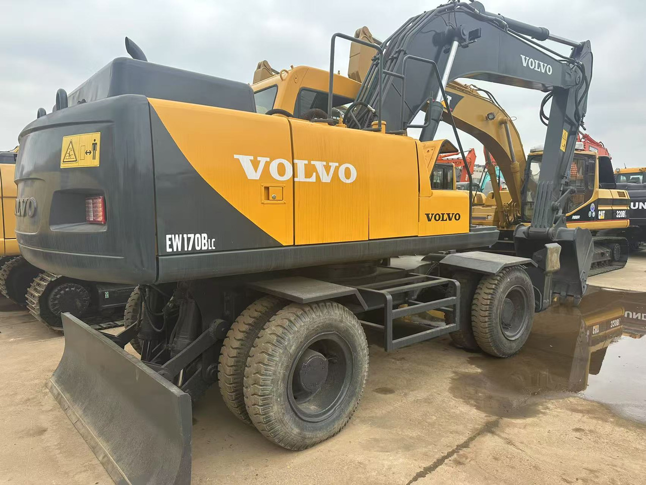 VOLVO EW170BLC - 轮式挖掘机:图1 VOLVO EW170BLC - 轮式挖掘机:图1