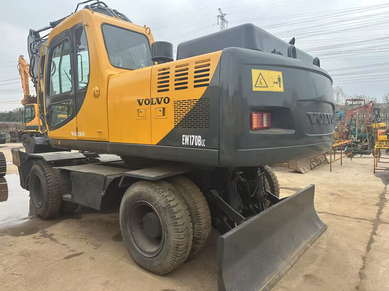 VOLVO EW170BLC - 轮式挖掘机:图4 VOLVO EW170BLC - 轮式挖掘机:图4
