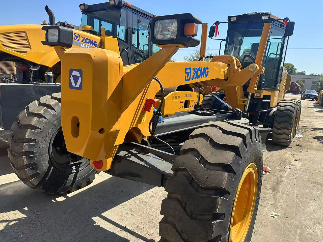 XCMG GR1803 - 平路机:图1 XCMG GR1803 - 平路机:图1