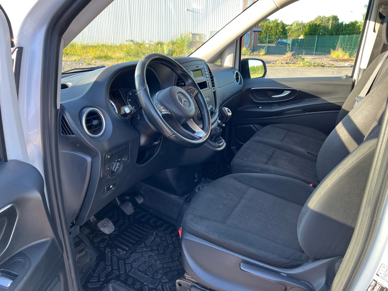 MERCEDES-BENZ VITO 109 Fourgon 1.6 BlueTEC Long Utilitaire - 无侧窗厢式货车:图3 MERCEDES-BENZ VITO 109 Fourgon 1.6 BlueTEC Long Utilitaire - 无侧窗厢式货车:图3
