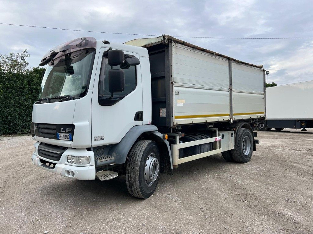 DAF LF55.300 RIBALTABILE TRILATERALE - 翻斗车:图1 DAF LF55.300 RIBALTABILE TRILATERALE - 翻斗车:图1