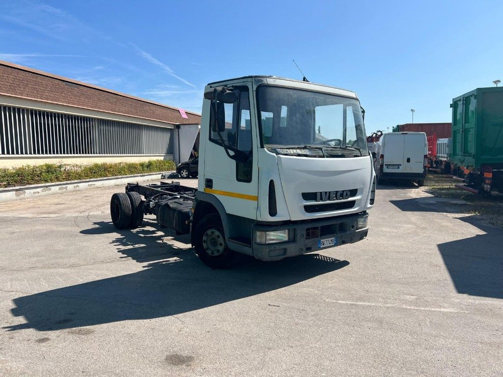 IVECO 80E15 A TELAIO - 驾驶室底盘卡车:图2 IVECO 80E15 A TELAIO - 驾驶室底盘卡车:图2