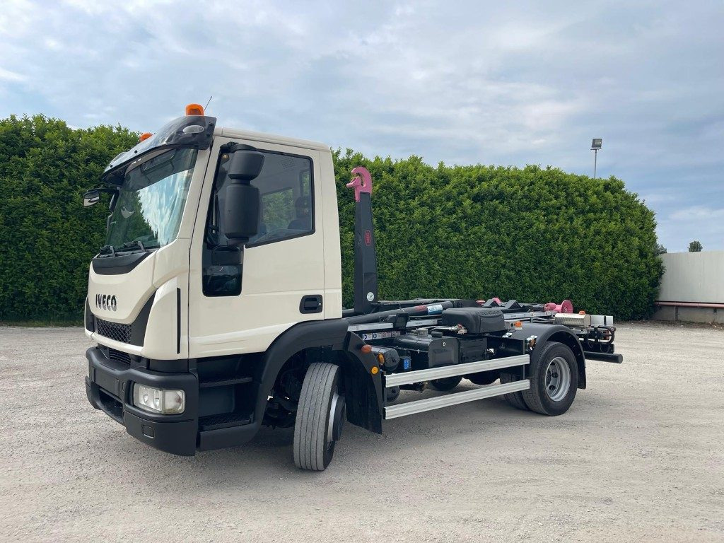 IVECO EUROCARGO 120E22 SCARRABILE - 吊钩升降车:图1 IVECO EUROCARGO 120E22 SCARRABILE - 吊钩升降车:图1