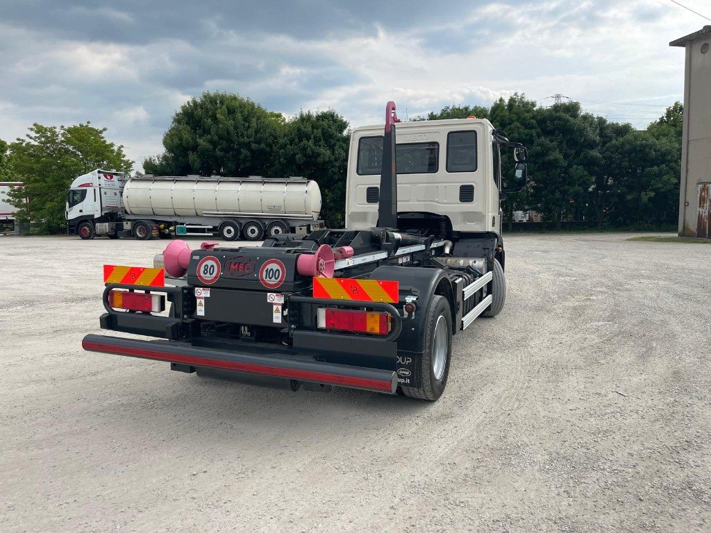 IVECO EUROCARGO 120E22 SCARRABILE - 吊钩升降车:图4 IVECO EUROCARGO 120E22 SCARRABILE - 吊钩升降车:图4