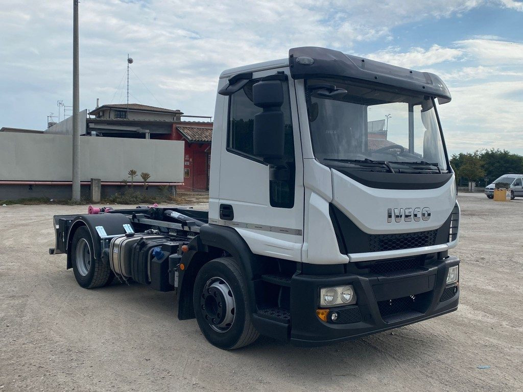 IVECO EUROCARGO 120E25 SCARRABILE - 吊钩升降车:图2 IVECO EUROCARGO 120E25 SCARRABILE - 吊钩升降车:图2