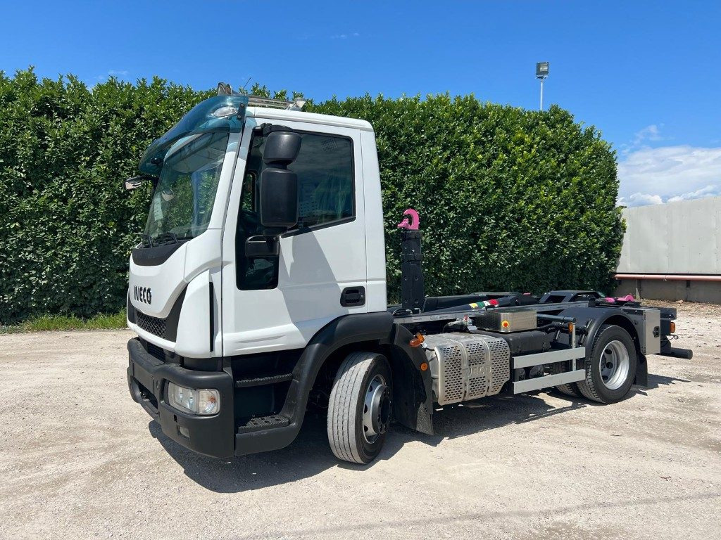 IVECO EUROCARGO 120E28 CON SCARRABILE NUOVO - 吊钩升降车:图1 IVECO EUROCARGO 120E28 CON SCARRABILE NUOVO - 吊钩升降车:图1