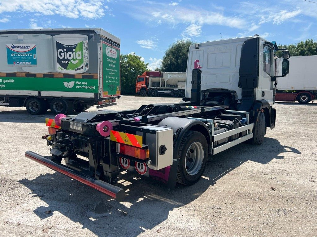 IVECO EUROCARGO 120E28 CON SCARRABILE NUOVO - 吊钩升降车:图5 IVECO EUROCARGO 120E28 CON SCARRABILE NUOVO - 吊钩升降车:图5