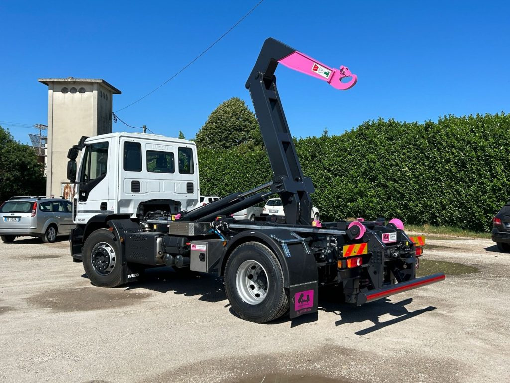 IVECO EUROCARGO 180E32K NUOVO SCARRABILE - 吊钩升降车:图4 IVECO EUROCARGO 180E32K NUOVO SCARRABILE - 吊钩升降车:图4