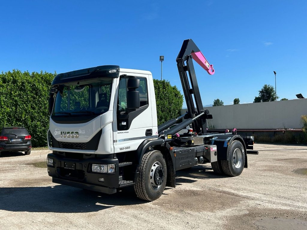 IVECO EUROCARGO 180E32K NUOVO SCARRABILE - 吊钩升降车:图1 IVECO EUROCARGO 180E32K NUOVO SCARRABILE - 吊钩升降车:图1