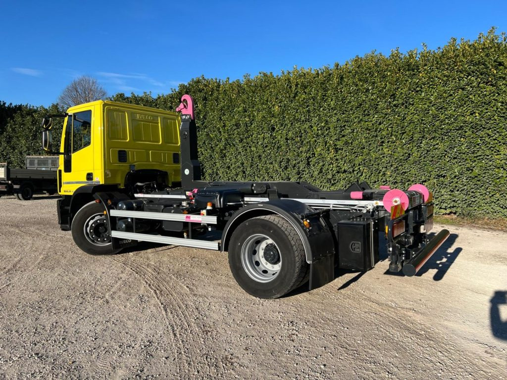 IVECO EUROCARGO 180EL28 SCARRABILE - 吊钩升降车:图4 IVECO EUROCARGO 180EL28 SCARRABILE - 吊钩升降车:图4