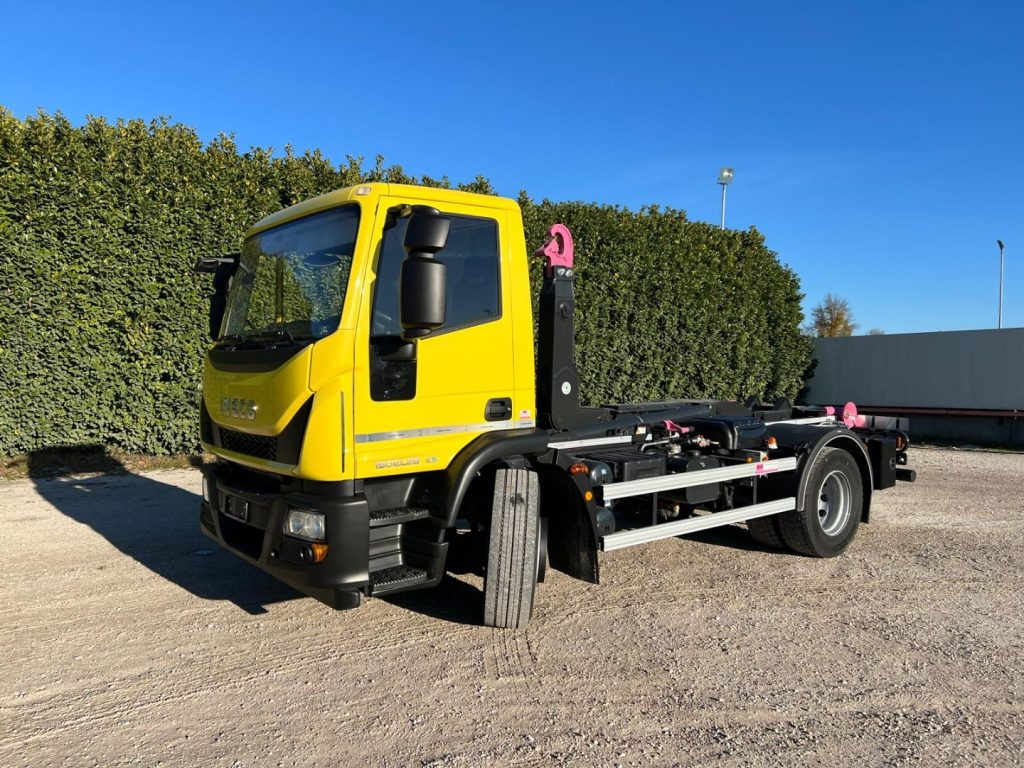 IVECO EUROCARGO 180EL28 SCARRABILE - 吊钩升降车:图1 IVECO EUROCARGO 180EL28 SCARRABILE - 吊钩升降车:图1
