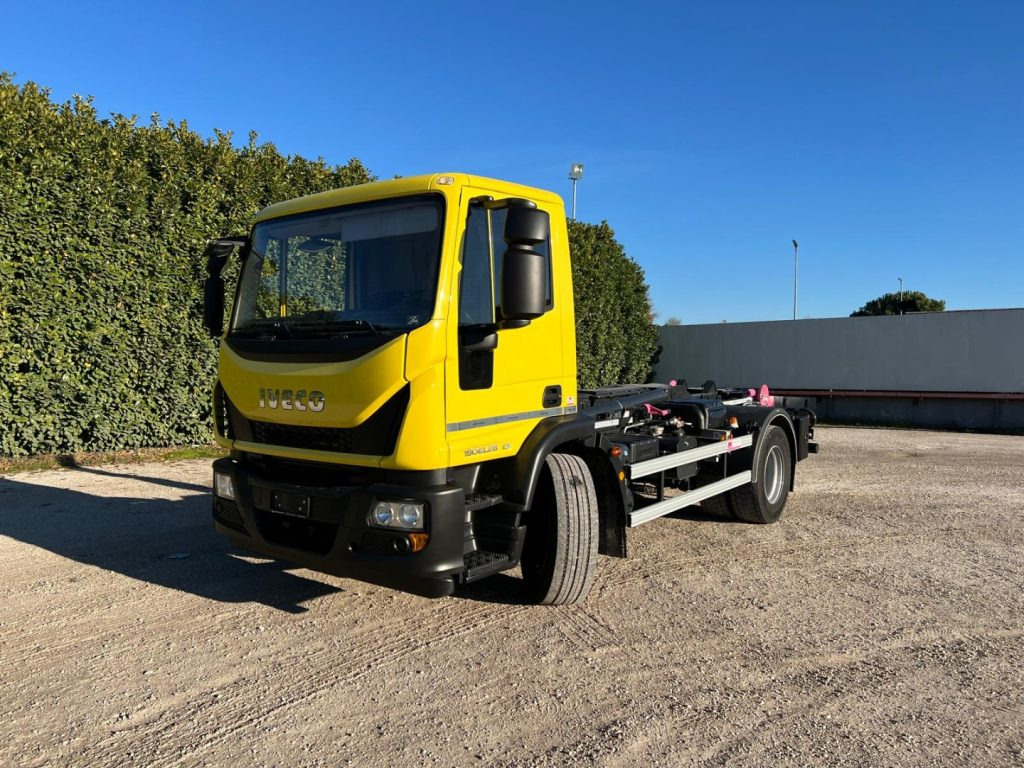 IVECO EUROCARGO 180EL28 SCARRABILE - 吊钩升降车:图2 IVECO EUROCARGO 180EL28 SCARRABILE - 吊钩升降车:图2