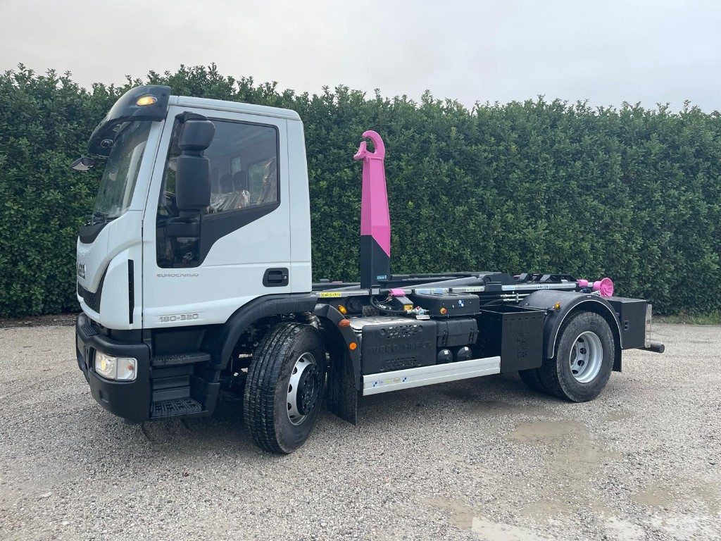 IVECO EUROCARGO 180K32 SCARRABILE NUOVO - 吊钩升降车:图2 IVECO EUROCARGO 180K32 SCARRABILE NUOVO - 吊钩升降车:图2