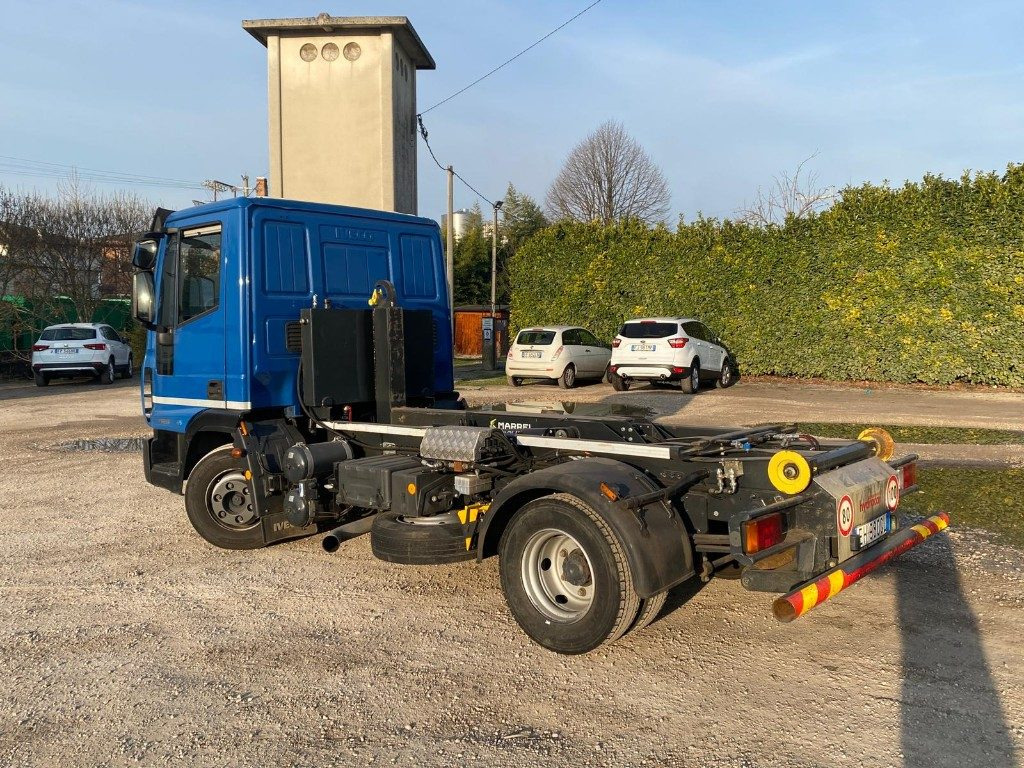 IVECO EUROCARGO 75E18 SCARRABILE - 吊钩升降车:图4 IVECO EUROCARGO 75E18 SCARRABILE - 吊钩升降车:图4