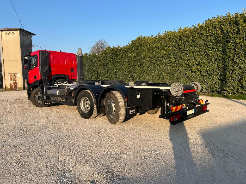 IVECO X-WAY AD260 NUOVO TARGATO SCARRABILE - 吊钩升降车:图3 IVECO X-WAY AD260 NUOVO TARGATO SCARRABILE - 吊钩升降车:图3