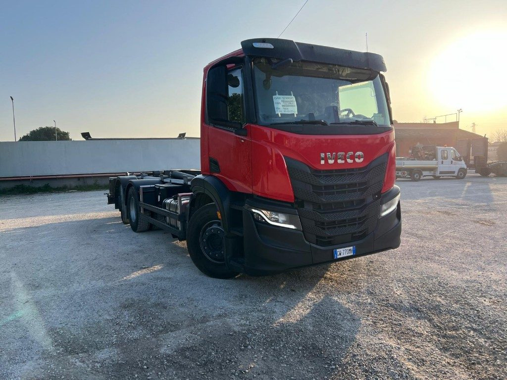 IVECO X-WAY AD260 NUOVO TARGATO SCARRABILE - 吊钩升降车:图2 IVECO X-WAY AD260 NUOVO TARGATO SCARRABILE - 吊钩升降车:图2