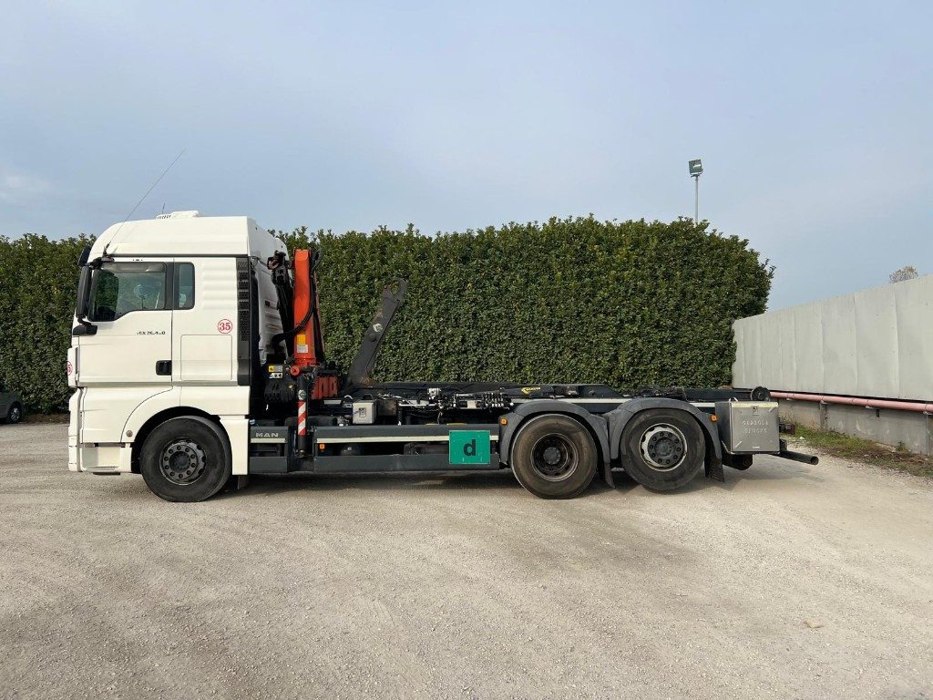 MAN TGX 26.480 SCARRABILE CON GRU DIETRO CABINA - 吊钩升降车:图3 MAN TGX 26.480 SCARRABILE CON GRU DIETRO CABINA - 吊钩升降车:图3