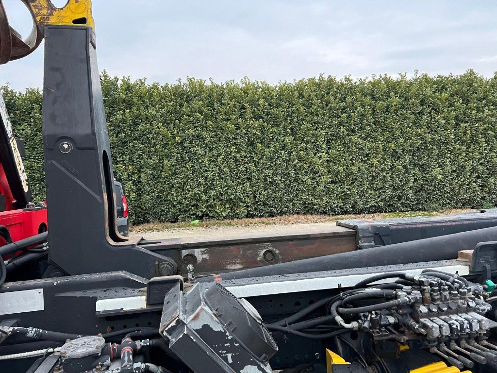 吊钩升降车, 起重车 MAN TGX 26.480 SCARRABILE CON GRU：图10