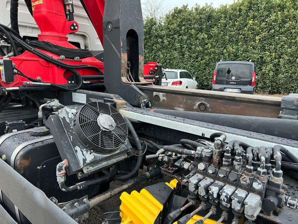 吊钩升降车, 起重车 MAN TGX 26.480 SCARRABILE CON GRU：图11