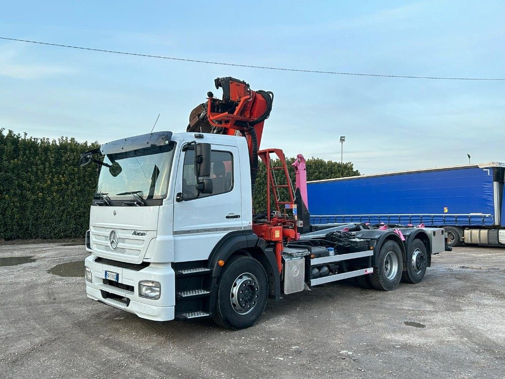 MERCEDES-BENZ MERCEDES AXOR 2533 SCARRABILE CON GRU E POLIPO - 吊钩升降车:图2 MERCEDES-BENZ MERCEDES AXOR 2533 SCARRABILE CON GRU E POLIPO - 吊钩升降车:图2
