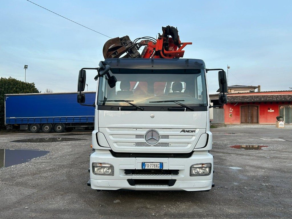 MERCEDES-BENZ MERCEDES AXOR 2533 SCARRABILE CON GRU E POLIPO - 吊钩升降车:图1 MERCEDES-BENZ MERCEDES AXOR 2533 SCARRABILE CON GRU E POLIPO - 吊钩升降车:图1