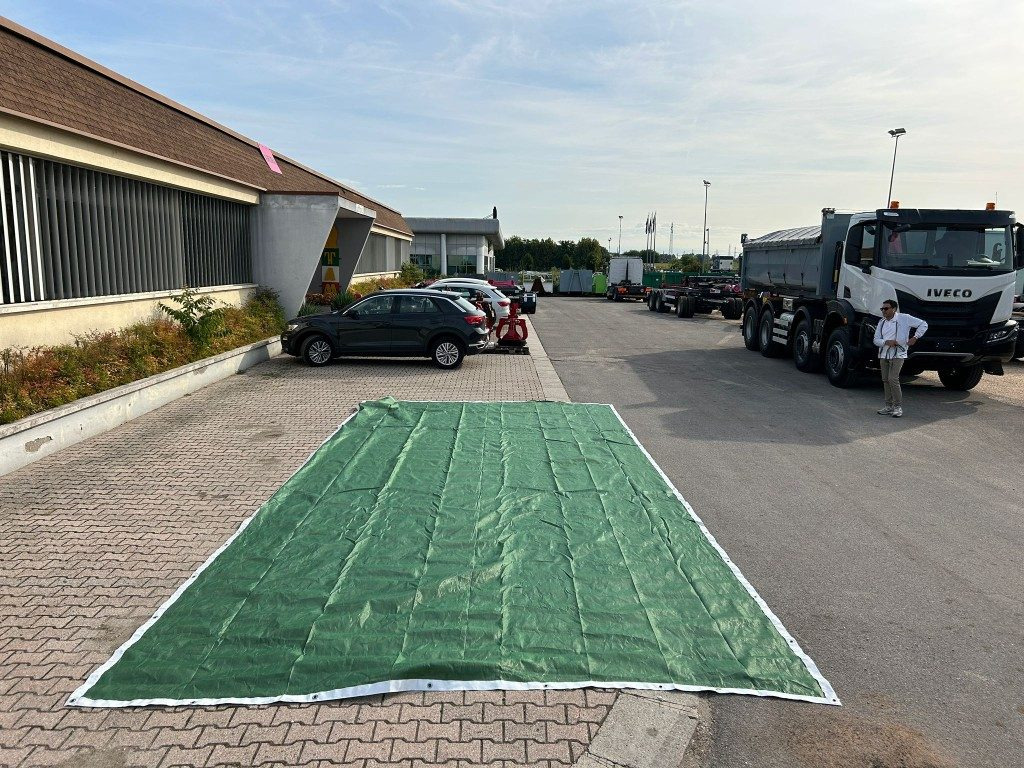 RETE ANTIGRANDINE NUOVA PER COPERTURA CONTAINERS - 车身和外部 适用于 可拆卸车身/ 集装箱:图1 RETE ANTIGRANDINE NUOVA PER COPERTURA CONTAINERS - 车身和外部 适用于 可拆卸车身/ 集装箱:图1