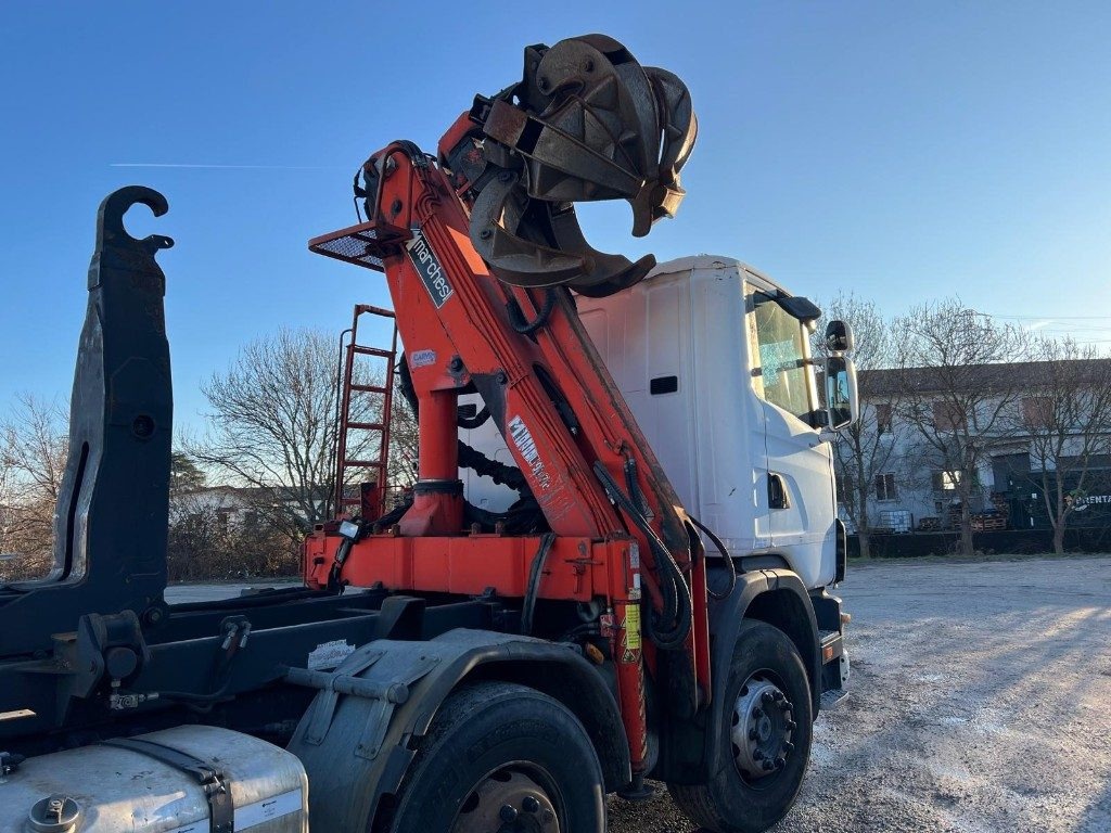 SCANIA CV R124 SCARRABILE CON GRU E POLIPO - 吊钩升降车:图5 SCANIA CV R124 SCARRABILE CON GRU E POLIPO - 吊钩升降车:图5