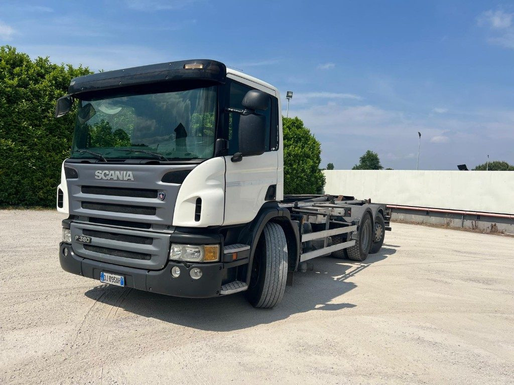 SCANIA P380 SCARRABILE - 吊钩升降车:图1 SCANIA P380 SCARRABILE - 吊钩升降车:图1