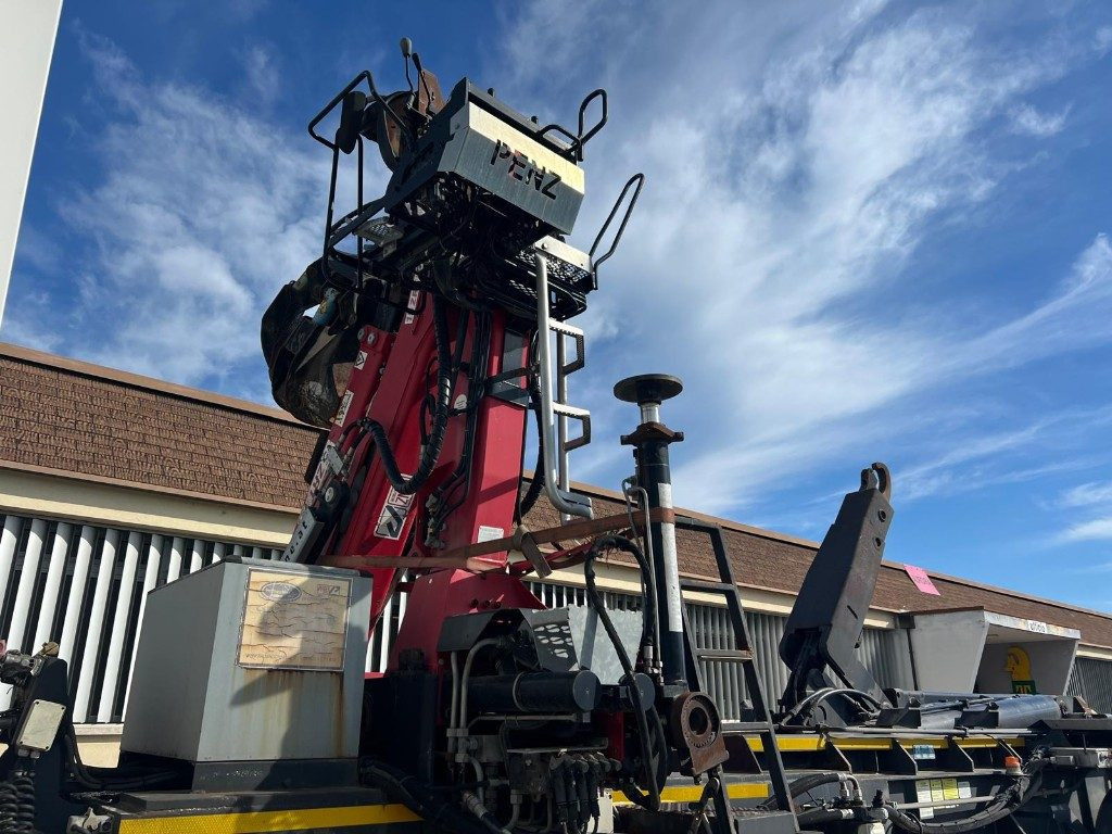 TECNOKAR SEMIRIMORCHIO TECNOKAR SCARRABILE CON GRU - 集装箱运输车/ 可拆卸车身的半拖车:图5 TECNOKAR SEMIRIMORCHIO TECNOKAR SCARRABILE CON GRU - 集装箱运输车/ 可拆卸车身的半拖车:图5