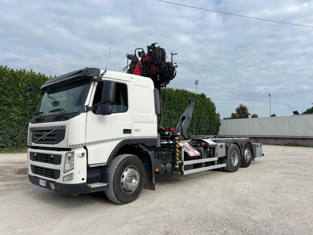 VOLVO FM11.450 SCARRABILE CON GRU - 吊钩升降车:图1 VOLVO FM11.450 SCARRABILE CON GRU - 吊钩升降车:图1