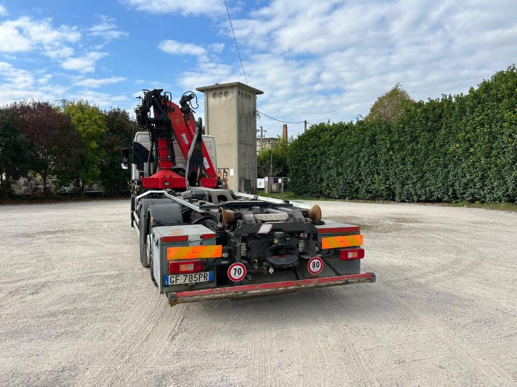 VOLVO FM11.450 SCARRABILE CON GRU - 吊钩升降车:图4 VOLVO FM11.450 SCARRABILE CON GRU - 吊钩升降车:图4