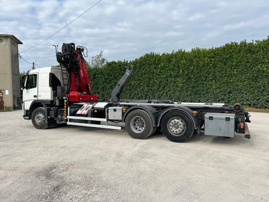 VOLVO FM11.450 SCARRABILE CON GRU - 吊钩升降车:图2 VOLVO FM11.450 SCARRABILE CON GRU - 吊钩升降车:图2
