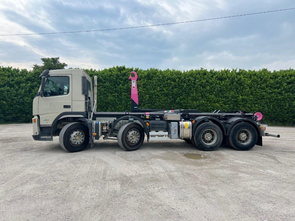 VOLVO FM480 SCARRABILE 8X4 - 吊钩升降车:图2 VOLVO FM480 SCARRABILE 8X4 - 吊钩升降车:图2