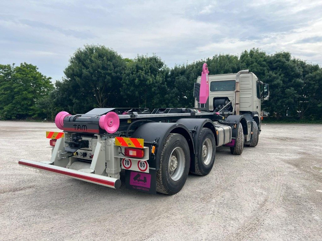 VOLVO FM480 SCARRABILE 8X4 - 吊钩升降车:图5 VOLVO FM480 SCARRABILE 8X4 - 吊钩升降车:图5
