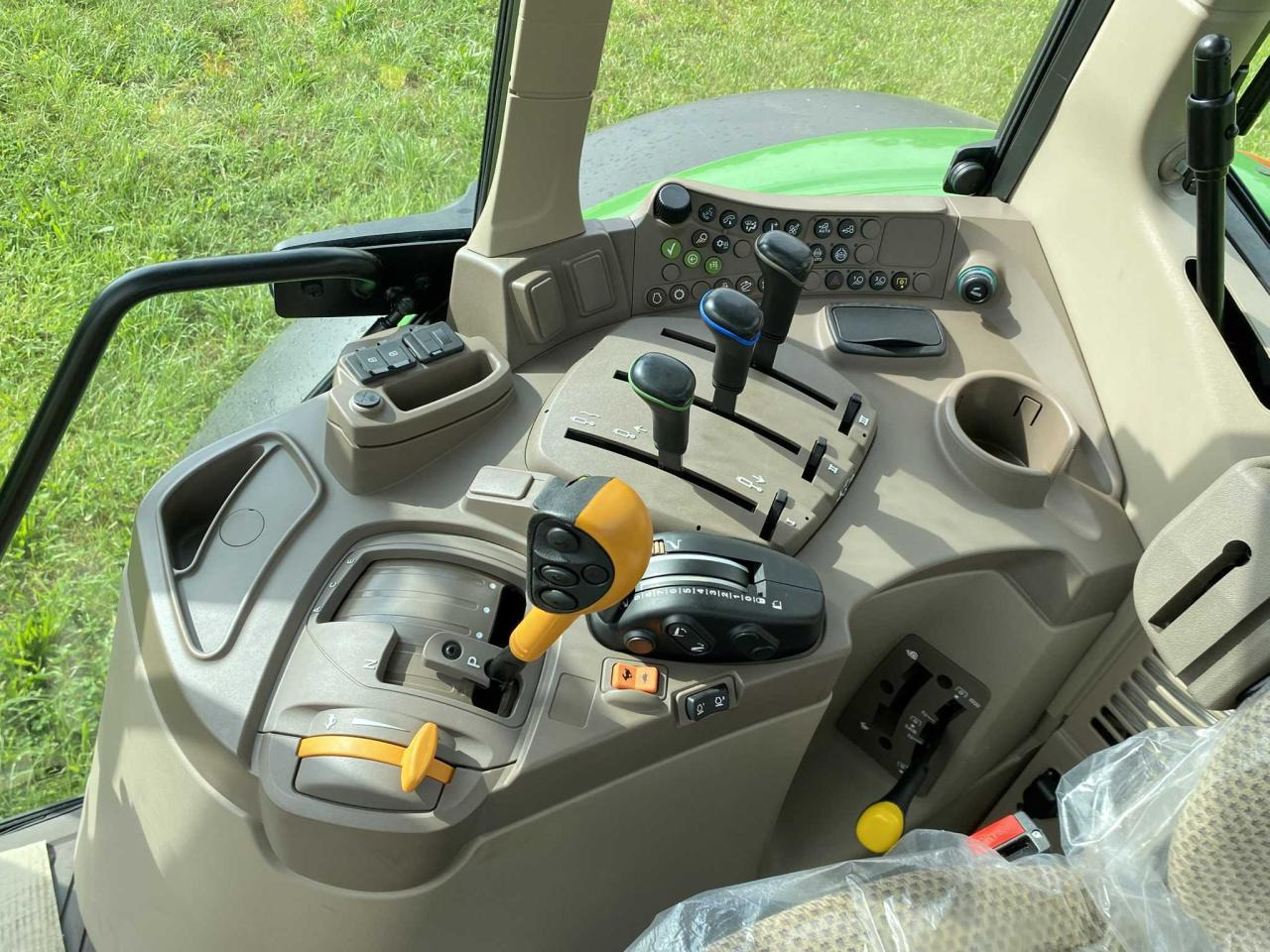 John Deere 6100 M AutoQuadEco - 拖拉机:图5 John Deere 6100 M AutoQuadEco - 拖拉机:图5