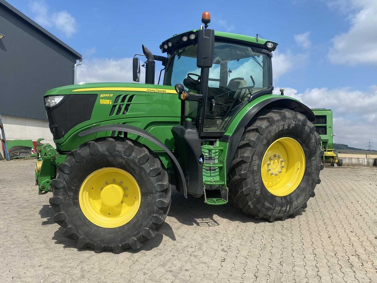 John Deere 6195R - 拖拉机:图1 John Deere 6195R - 拖拉机:图1