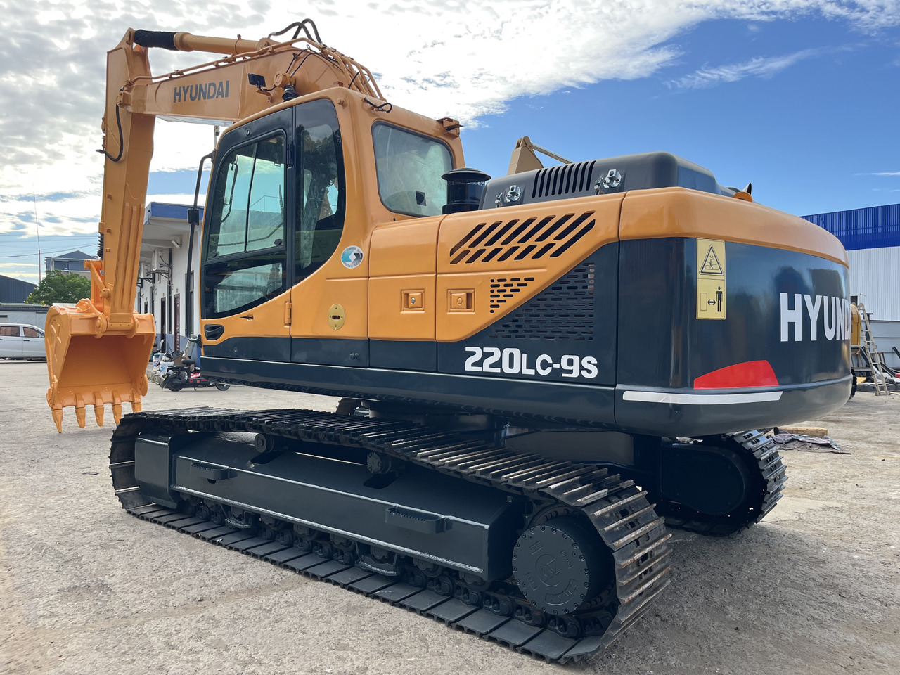 HYUNDAI 220lc-9s - 履带式挖掘机:图4 HYUNDAI 220lc-9s - 履带式挖掘机:图4