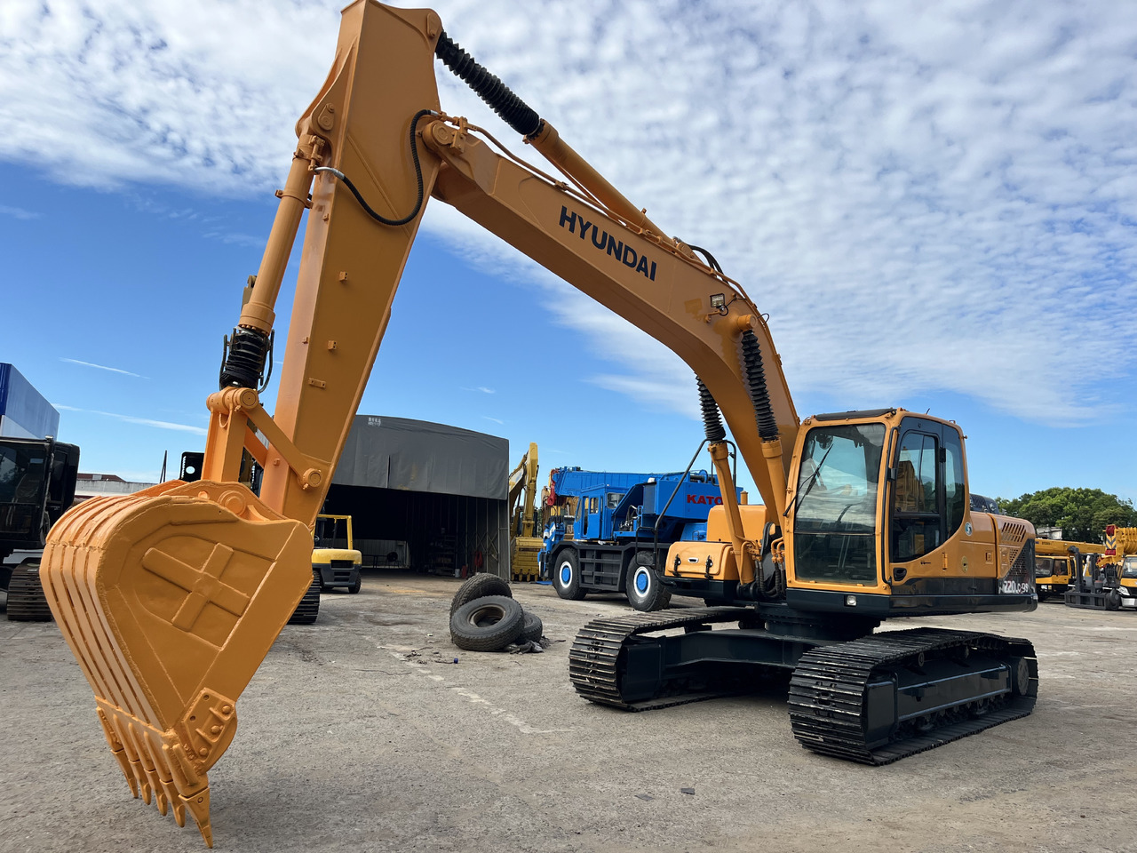 HYUNDAI 220lc-9s - 履带式挖掘机:图3 HYUNDAI 220lc-9s - 履带式挖掘机:图3