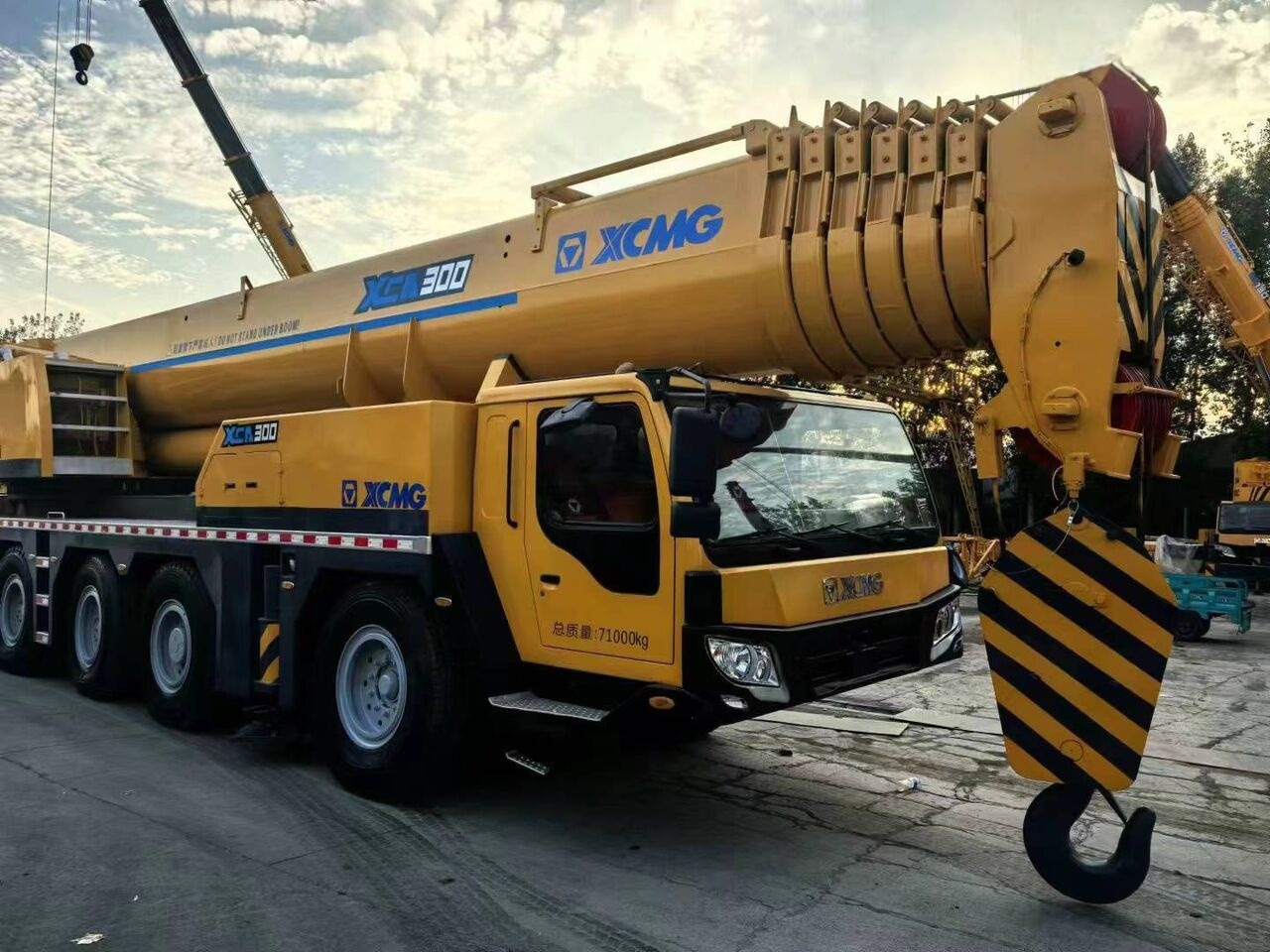 XCMG XCA300 QAY300 QY300K 300Ton Used Mobile Crane - 移动式起重机:图2 XCMG XCA300 QAY300 QY300K 300Ton Used Mobile Crane - 移动式起重机:图2