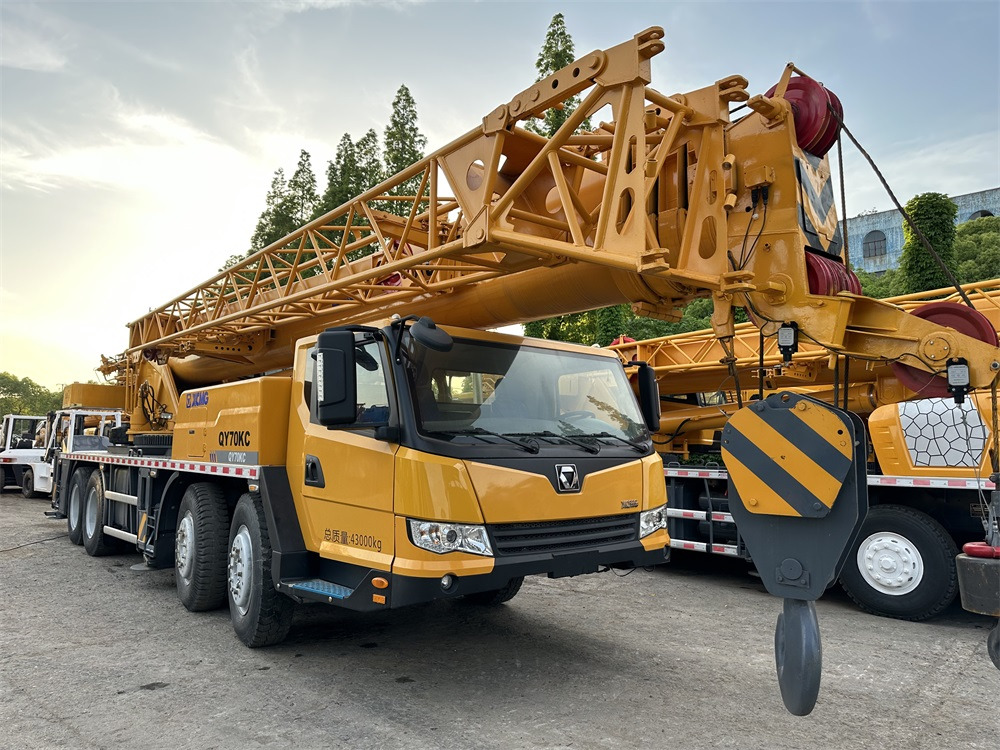 XCMG qy70kc xct75 qy75kc 70ton 75 ton 80 ton 85 ton 90 ton 100 ton 110 ton 130 ton truck crane - 移动式起重机:图2 XCMG qy70kc xct75 qy75kc 70ton 75 ton 80 ton 85 ton 90 ton 100 ton 110 ton 130 ton truck crane - 移动式起重机:图2