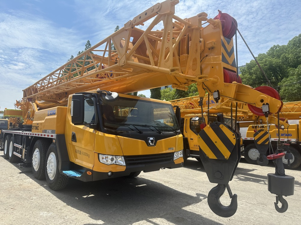 XCMG qy70kc xct75 qy75kc 75 ton truck crane - 移动式起重机:图2 XCMG qy70kc xct75 qy75kc 75 ton truck crane - 移动式起重机:图2